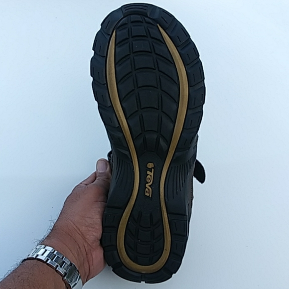 Sandals_&_Flip_Flops
